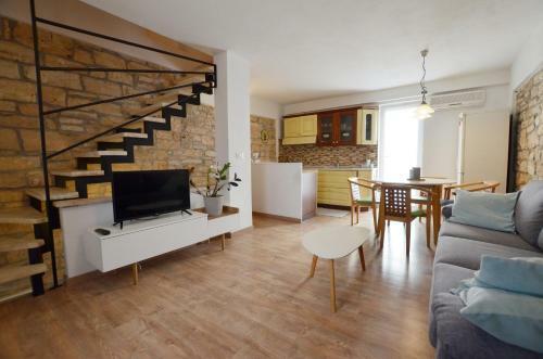 Anela House