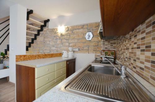 Anela House