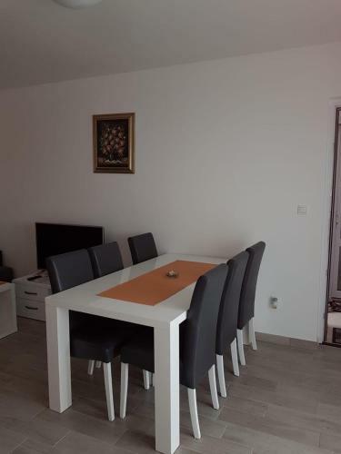 Apartment Annabella With Pool And Sea View