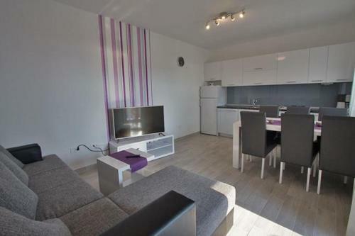 Apartment Annabella With Pool And Sea View