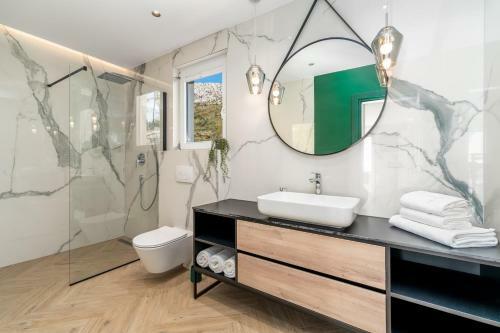 Luxury Villa 7th Heaven With Heated Pool, Hot-tub, Gym, Panoramic Views On Town Split