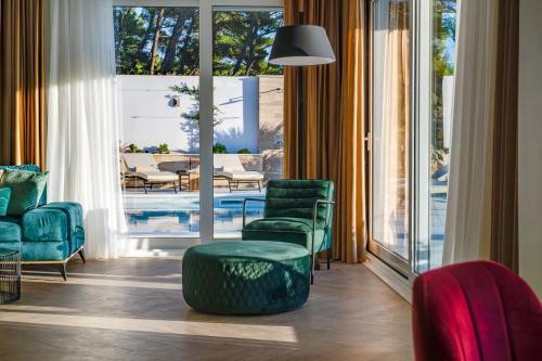 Luxury Villa 7th Heaven With Heated Pool, Hot-tub, Gym, Panoramic Views On Town Split