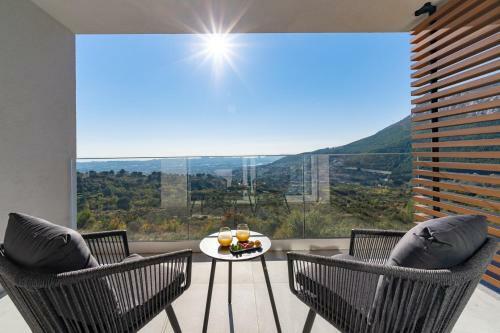 Luxury Villa 7th Heaven With Heated Pool, Hot-tub, Gym, Panoramic Views On Town Split