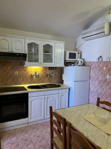Apartman Gorana With Swimming Pool