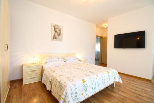 Hostal Apartment And Room Ramzija 2193