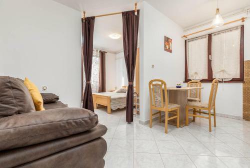Lovely Apartments In Valbandon