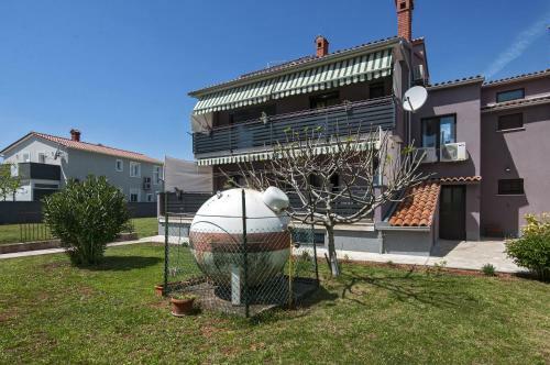 Lovely Apartments In Valbandon