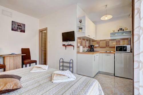 Lovely Apartments In Valbandon