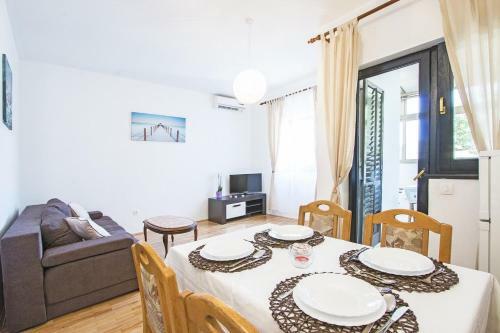 Lovely Terrace Apartment