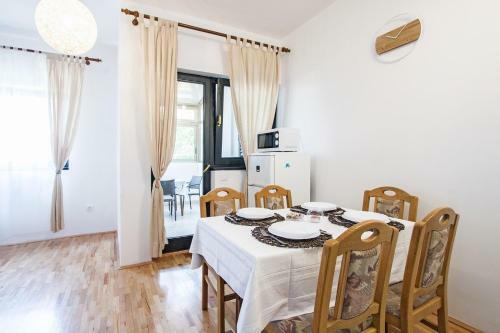 Lovely Terrace Apartment