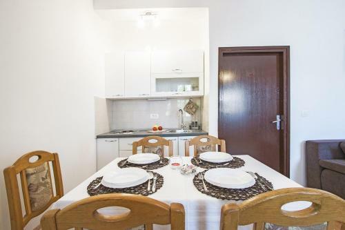 Lovely Terrace Apartment