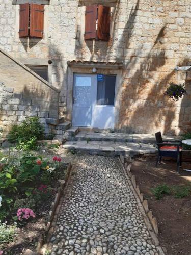 Apartman Burte, Komi?a