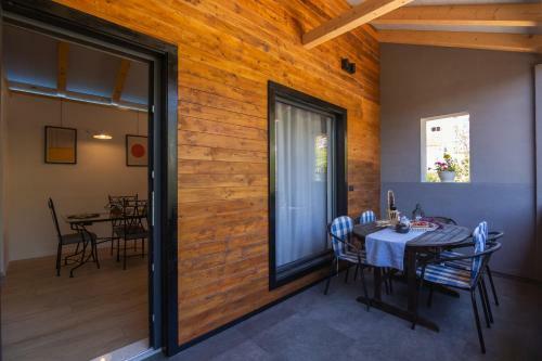 Central 2b Apartment With Private Parking
