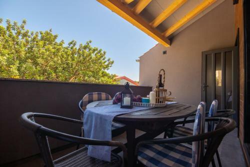 Central 2b Apartment With Private Parking