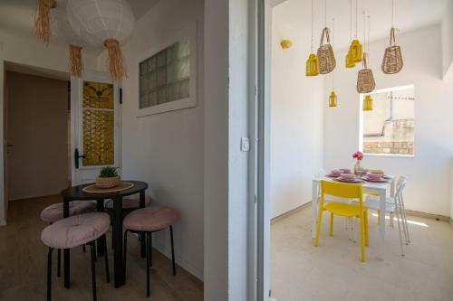 Apartments Mali Raj Komiza