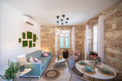 Apartments Mali Raj Komiza
