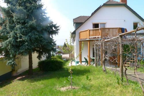 Labdarozsa Apartmanhouse