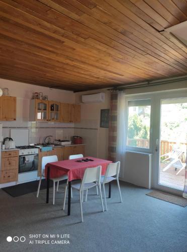 Labdarozsa Apartmanhouse