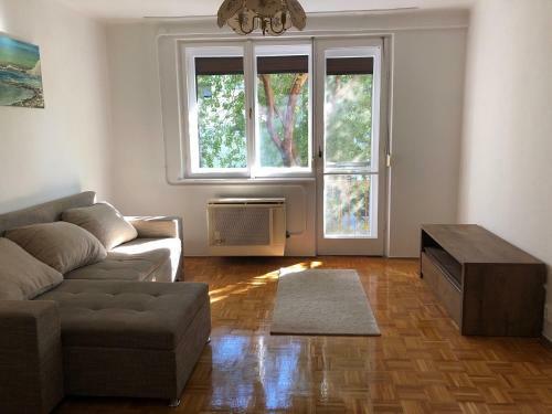 Karman Apartman - 2 Bed Flat, Max 4 Pers, Central Jaszbereny