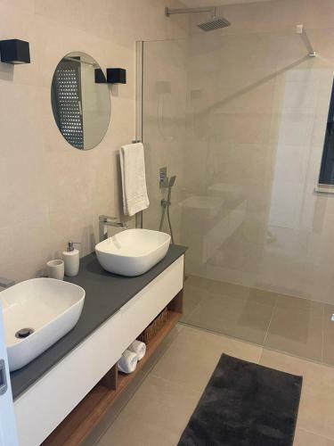 New Luxe Apartment With View