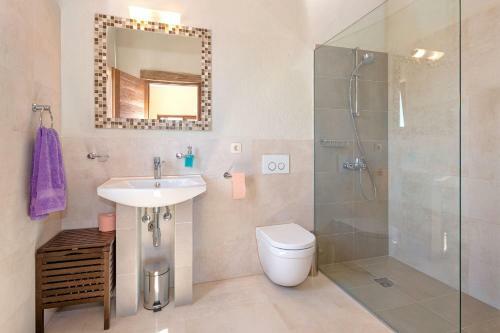 Maison En Pierre Situ�e � L'entr�e De La Ville De Hvar
