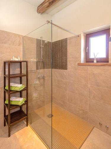 Maison En Pierre Situ�e � L'entr�e De La Ville De Hvar