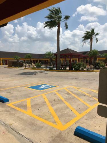 Motel Los Fresnos Inn And Suites