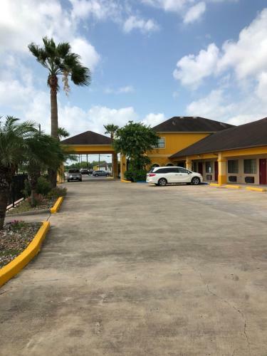 Motel Los Fresnos Inn And Suites