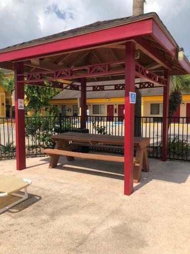Motel Los Fresnos Inn And Suites