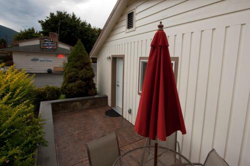 Falls Motel