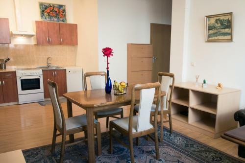 Town Hall 3 Bedroom Apartment