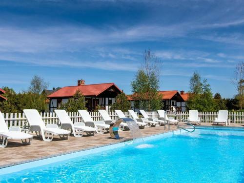 Holiday Homes For 5 Persons With Pool Access, Darlowo