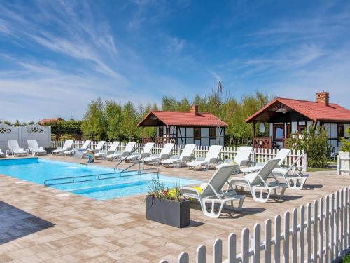 Holiday Homes For 5 Persons With Pool Access, Darlowo