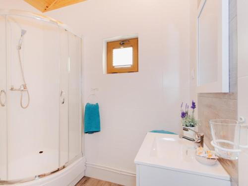 Holiday Homes For 5 Persons With Pool Access, Darlowo