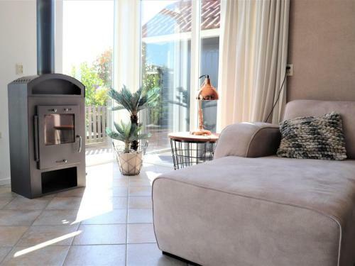 Holiday Home On The Water, In Cozy Grou