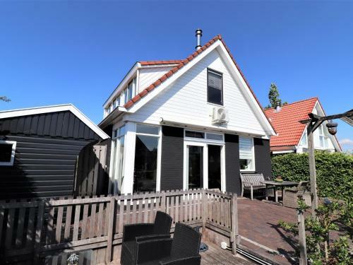 Holiday Home On The Water, In Cozy Grou