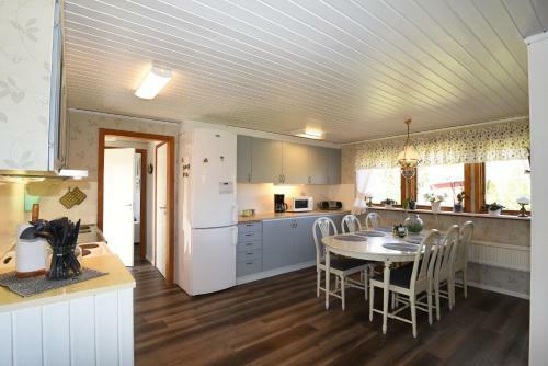 Nice Cottage With A View Of Teakerssjon