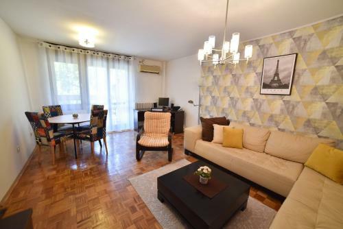 Apartment Milena With Free Garage