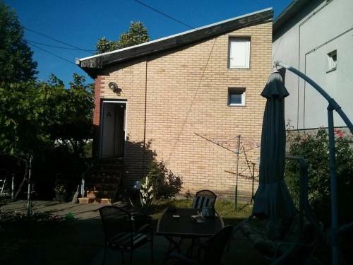 Studio/house Apartment Exit