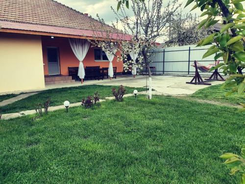 Casa Cu Trandafiri