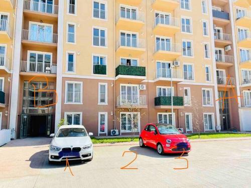 Apartment In Residential Neighbourhood With Pool