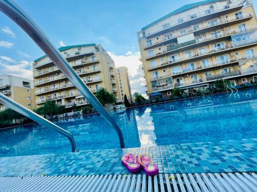 Apartment In Residential Neighbourhood With Pool
