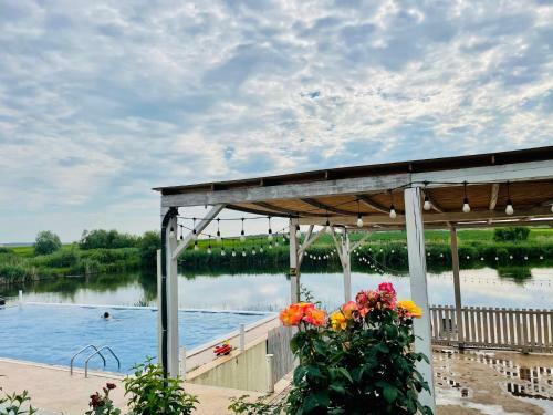 Apartment In Residential Neighbourhood With Pool