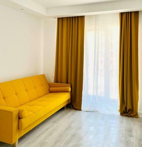 Apartment In Residential Neighbourhood With Pool