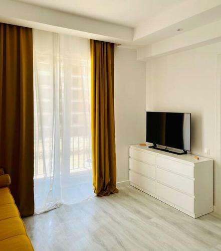 Apartment In Residential Neighbourhood With Pool
