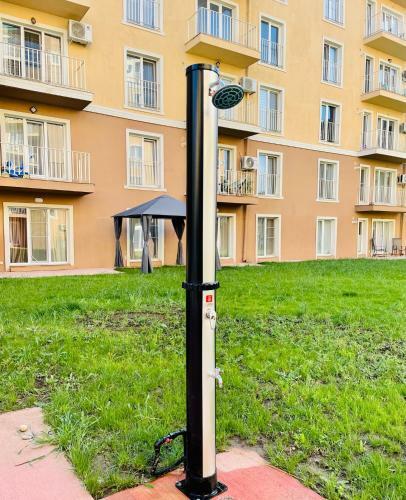 Apartment In Residential Neighbourhood With Pool