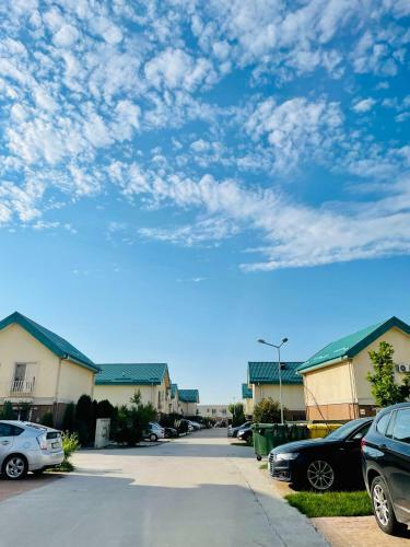 Apartment In Residential Neighbourhood With Pool