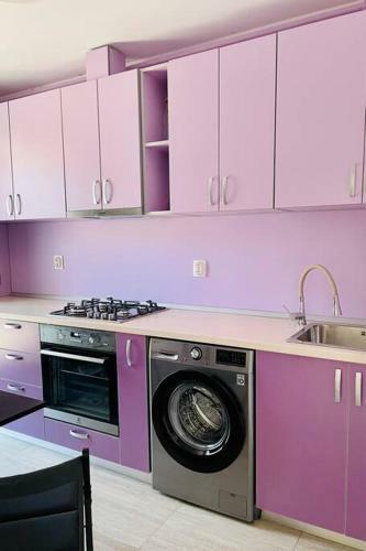Apartment In Residential Neighbourhood With Pool