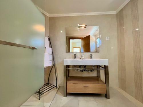 Boliqueime Amazing Villa With Pool By Homing