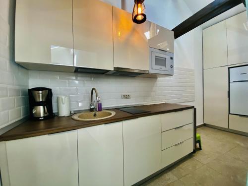 One Bedroom Apartment - Tomis 103